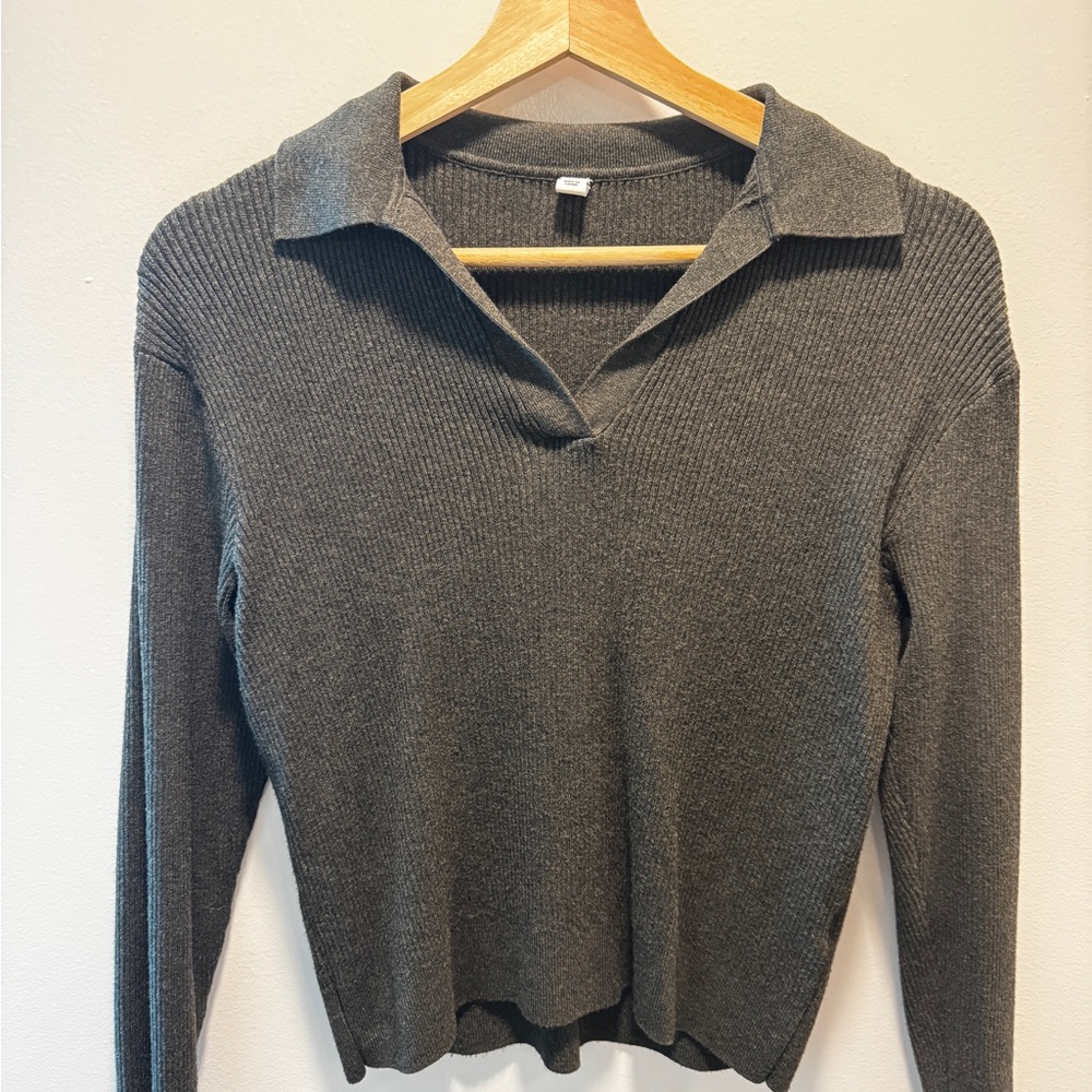 Uniqlo Gray/Green Ribbed Knit Top